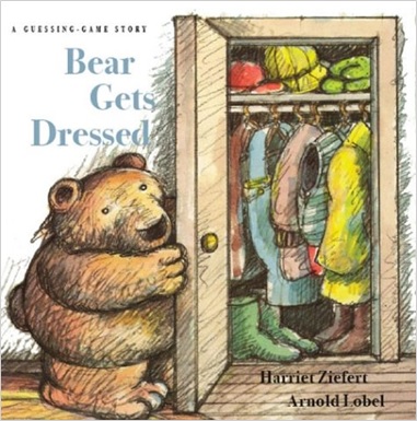 Bear Gets Dressed de Harriet Ziefert - Ours s'habille en anglais